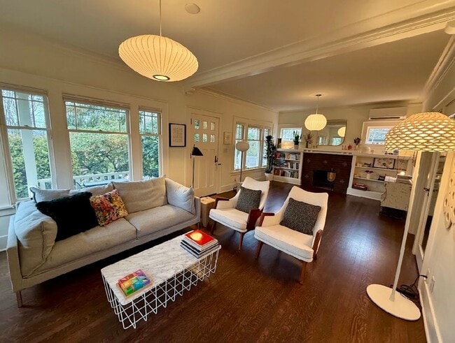 Building Photo - Beacon Hill Home