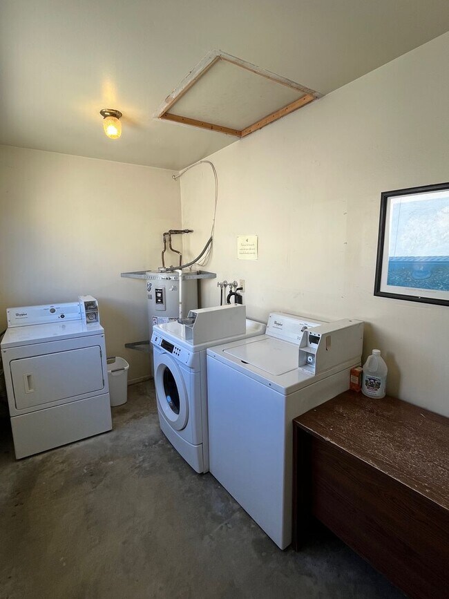 Building Photo - 3811 Green Ave