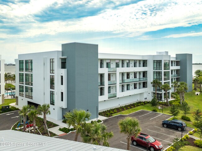 Building Photo - 225 Strand Dr
