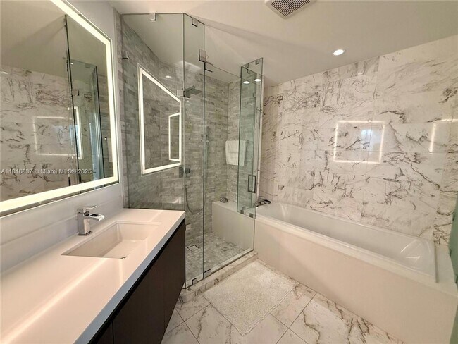 Building Photo - 851 NE 1st Ave