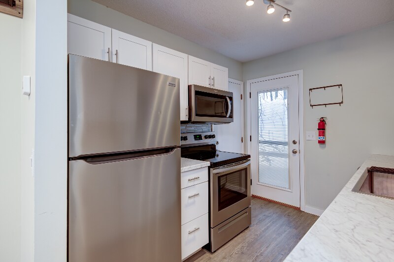 Building Photo - 4055 S Thornapple Hollow