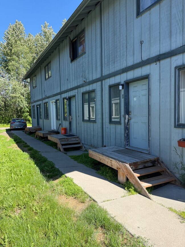 Building Photo - 935 E 45th Ct