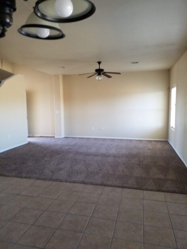 Building Photo - Spacious Family Home