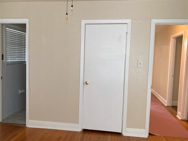 Building Photo - 1202 Dunstan Rd