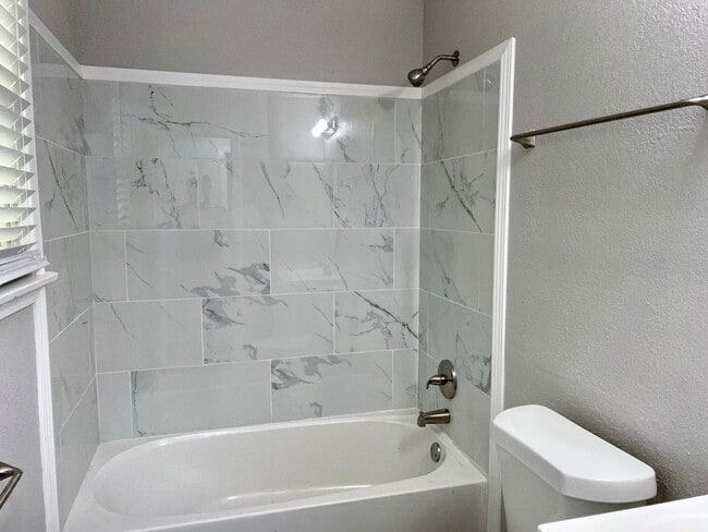 Building Photo - Newly Renovate 4 bedroom 2 bath Home in Liberty, TX!