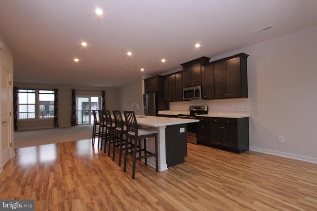 Building Photo - 43808 Middleway Ter