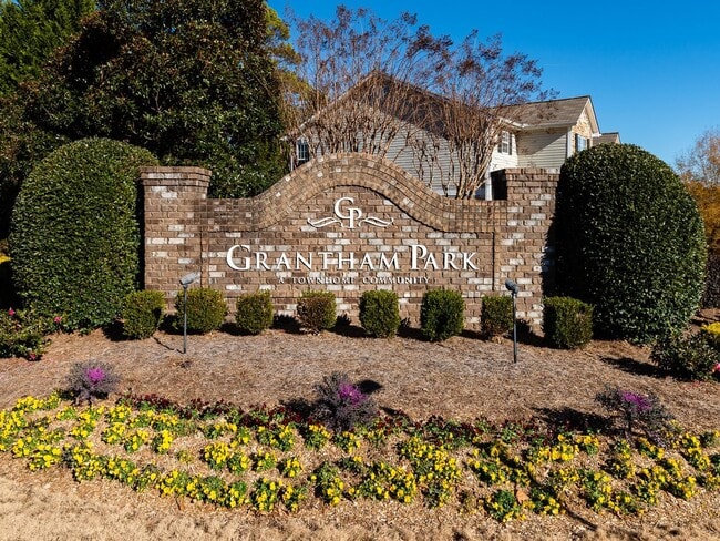 Building Photo - 2 Bedroom 2 Bath Garden Level Condo