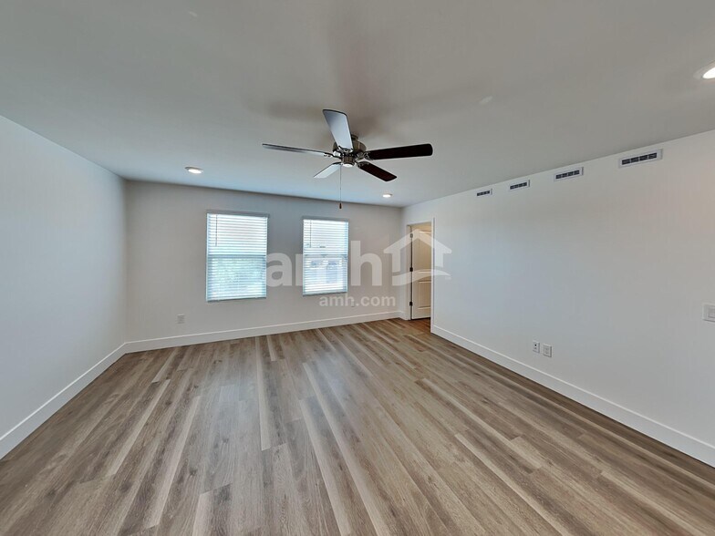 Building Photo - 9535 E Friedel Dr