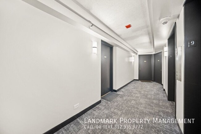 Building Photo - 1309 N Wells St