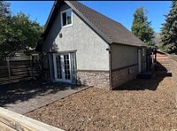 Building Photo - Centrally Located in Big Bear City