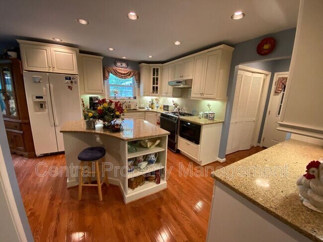 Building Photo - 4724 Coach Hill Dr