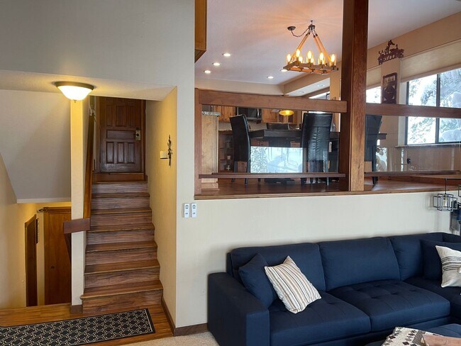 Building Photo - Beautiful furnished house in Stateline available now!