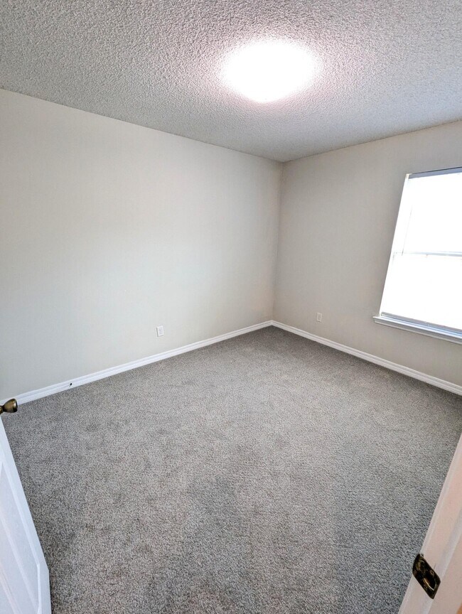 Building Photo - 2001 Presidio St