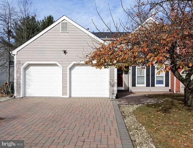 Building Photo - 44 Brambling Ln