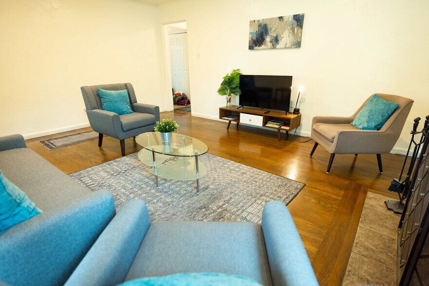 Building Photo - 240 E Hedding St