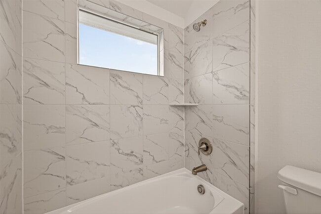 Building Photo - 1502 Hussion St