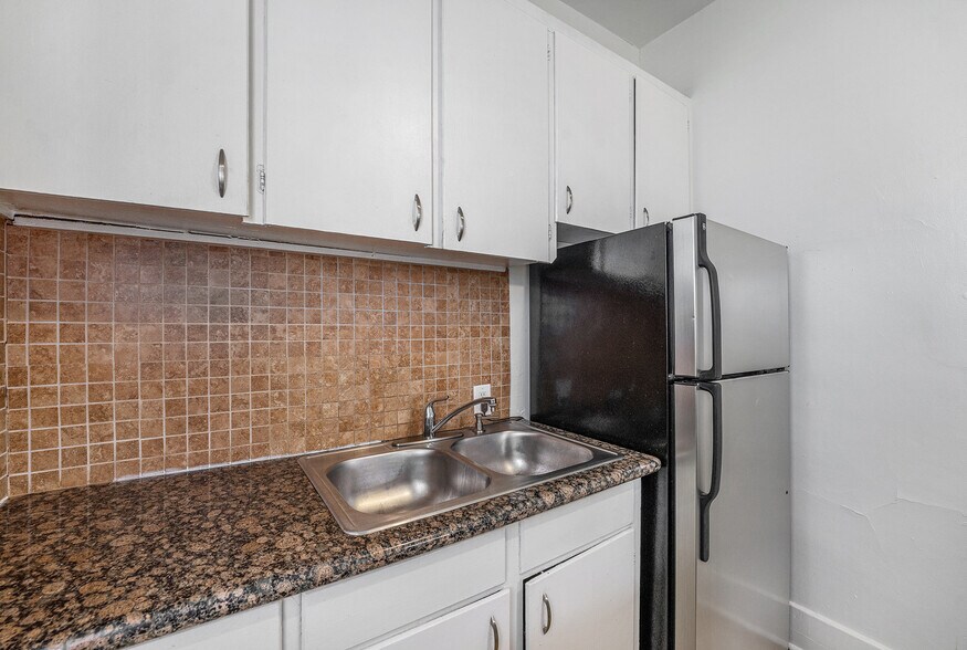 Kitchen - 2508 Decatur St