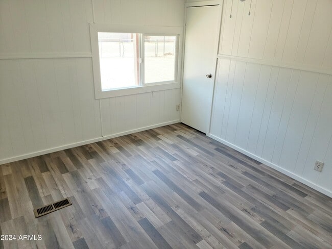 Building Photo - 2749 E Beardsley Rd