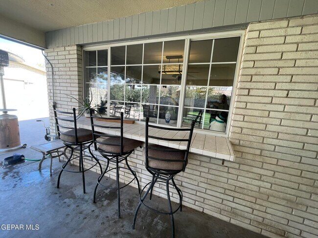 Building Photo - 10024 Fenway Dr