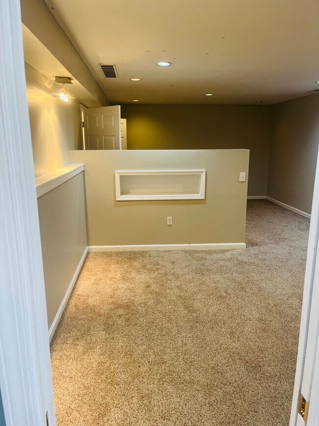 Building Photo - Spacious 3-Bedroom Home in Sought-After Be...