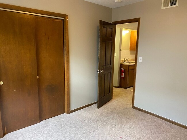 Building Photo - 2BR/1BA East Campus - Short Distance to Ca...