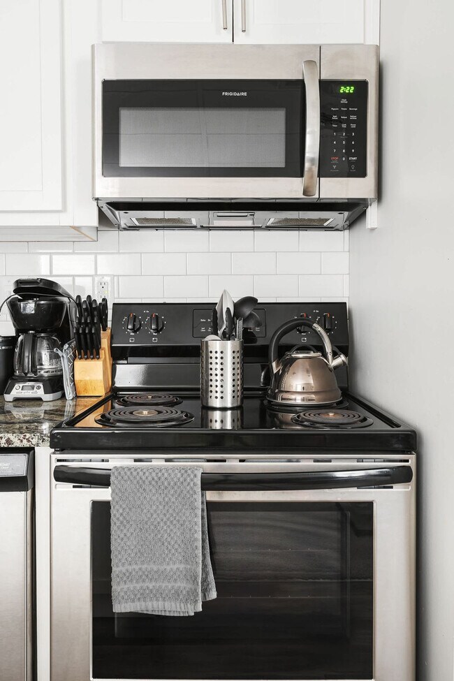 Building Photo - 615 N East St