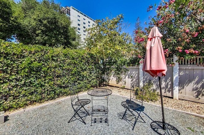 Building Photo - 2 Bedroom, 1 Bath + Office - Downtown Palo...