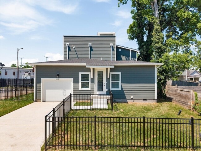 Building Photo - 1802 10th Ave N