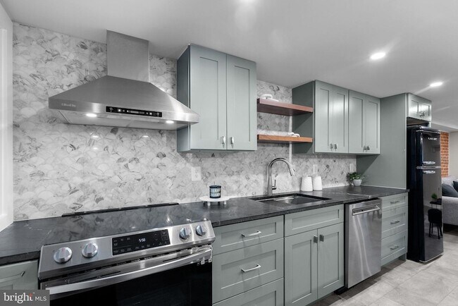 Building Photo - 1616 Kilbourne Pl NW