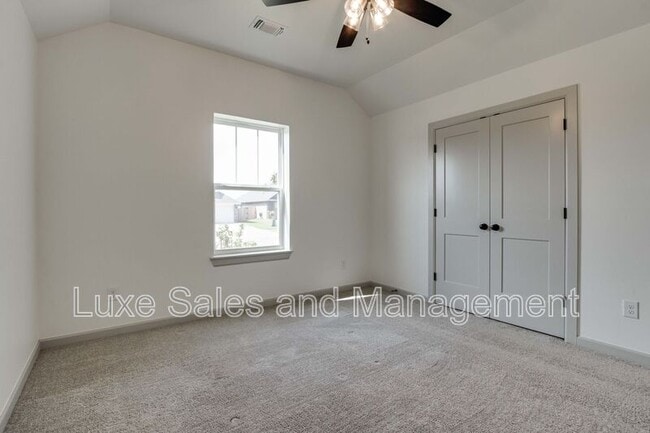 Building Photo - 6133 Frankie Lynn Ln