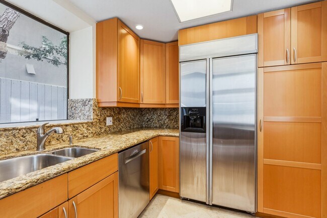 Building Photo - Paradise Condos