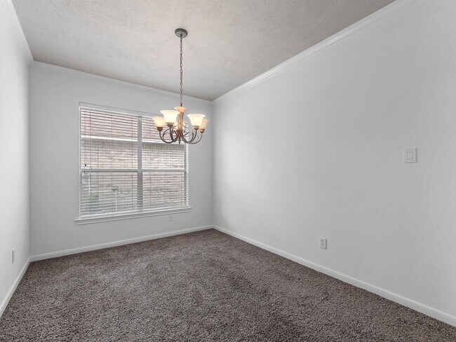 Building Photo - 25553 Oakhurst Forest Dr