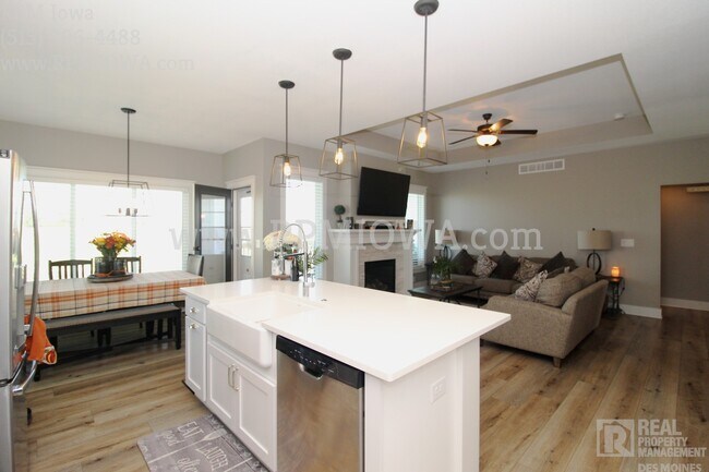 Building Photo - Over 2500 Square feet!!! 4 Bedroom, 2.5 Bath Home in Ankeny
