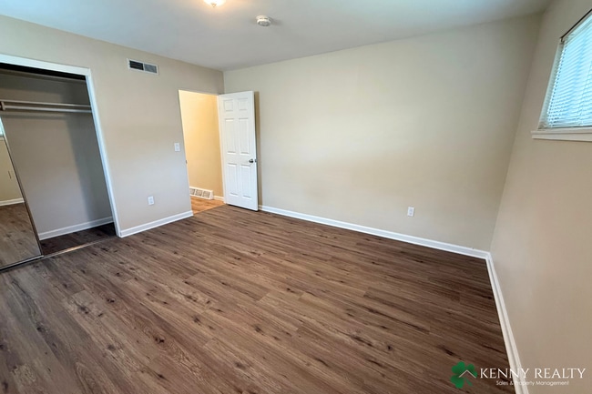 Building Photo - Remodeled 2 Bedroom Duplex with Private Ba...
