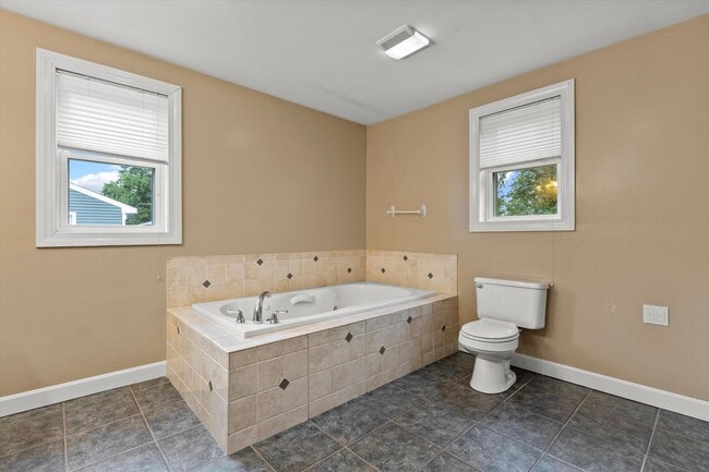 Building Photo - 16 Chautauqua Ave