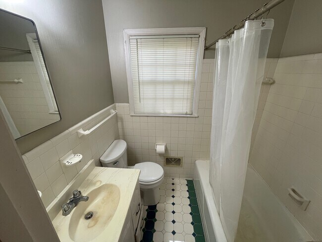 Building Photo - 536 Edgecrest Cir