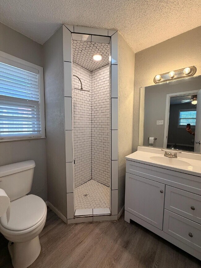 Building Photo - "Charming 3-Bedroom Home with 2 Full Baths in Lubbock – Your Perfect 1,380 Sq. Ft. Retreat!"