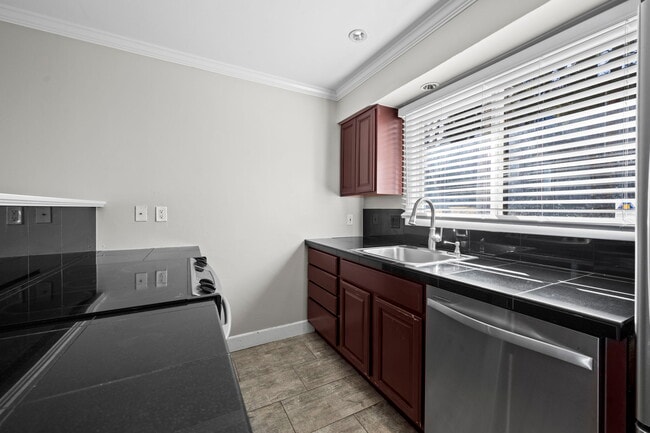 Building Photo - 2308 Hearth Dr