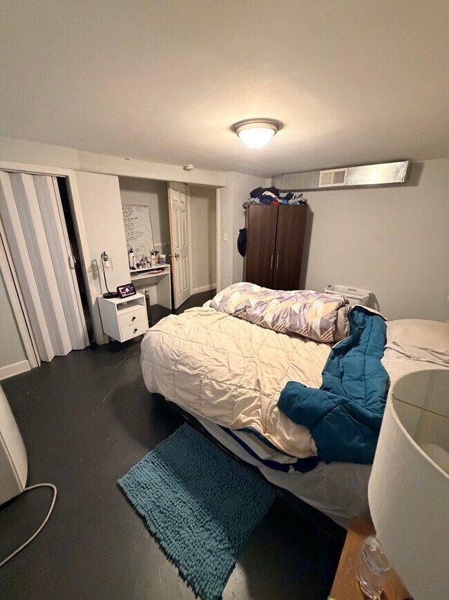 Building Photo - 1822 N Luna Ave