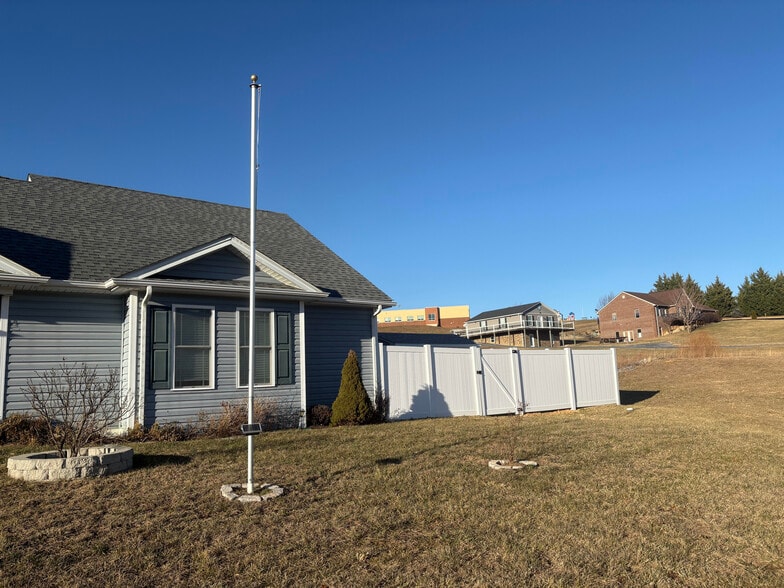 Building Photo - 7 Hull Hills Ln