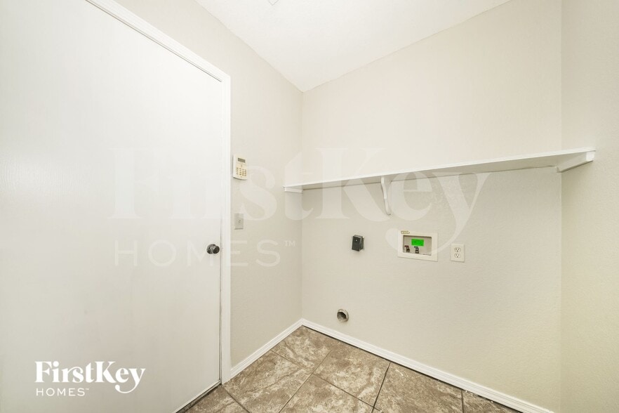 Building Photo - 1009 SW 153rd St