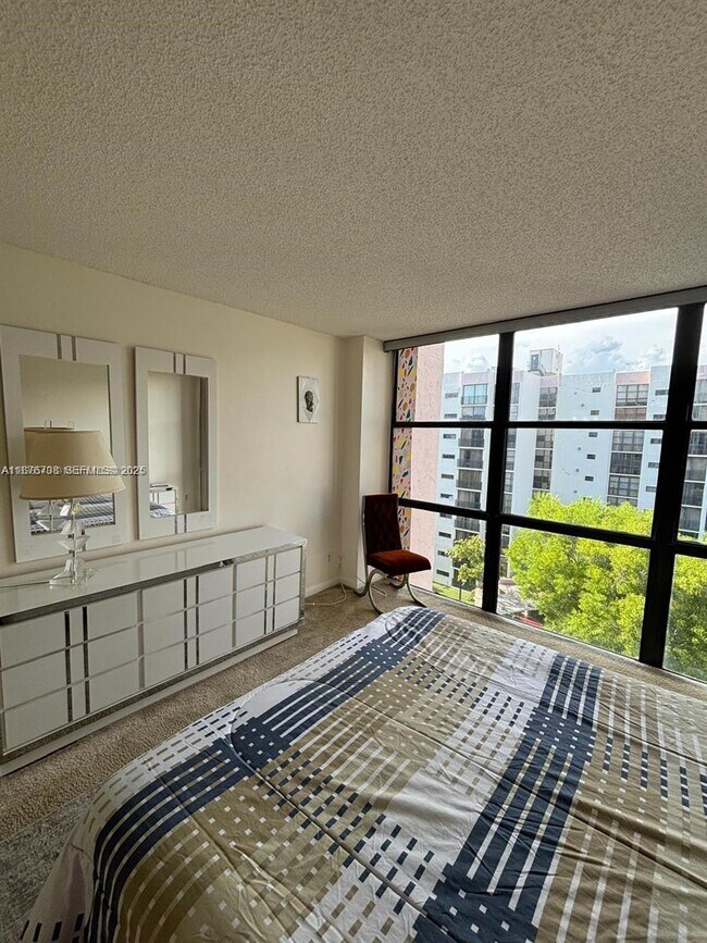 Building Photo - 17011 N Bay Rd