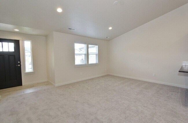 Building Photo - Immaculate Single-Level Home in a Quiet Ne...