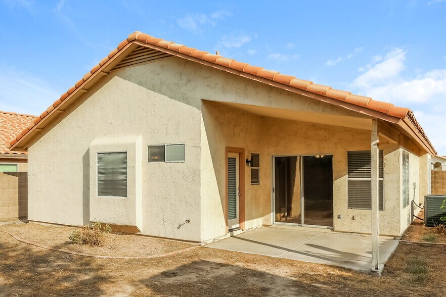 Building Photo - 9631 W Clara Ln