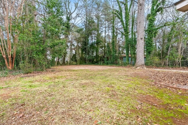 Building Photo - 615 Forestdale Dr