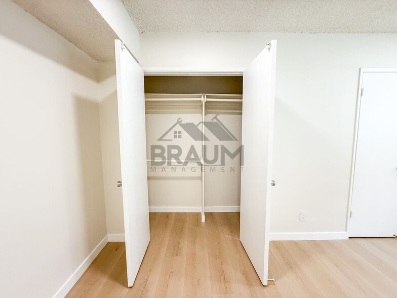 Building Photo - 6041 Whitsett Ave