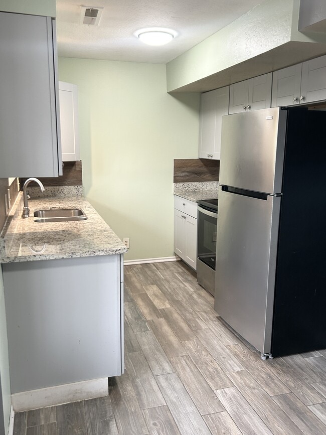 Building Photo - 8326 S Carmen Ct