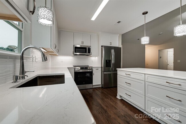 Building Photo - 4624 Waterbell Ln