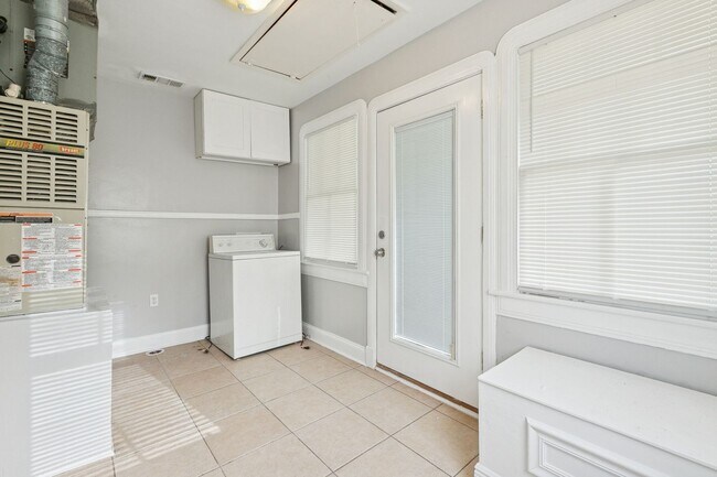 Building Photo - Cute & Cozy 3-Bedroom Home in Gretna!