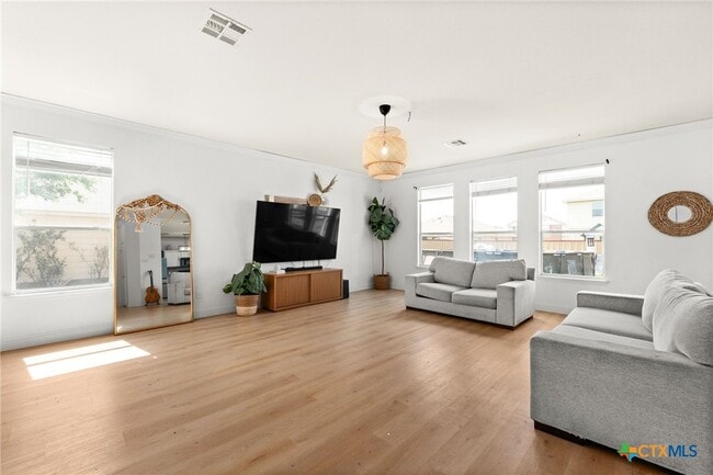 Building Photo - 504 E Little Dipper Dr